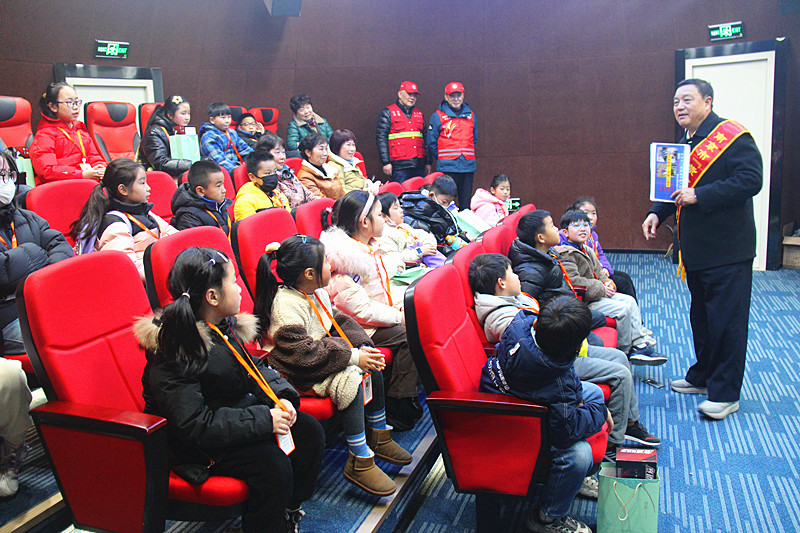 江苏省南京市玄武区玄武湖街道关工委组织青少年开展“冬令营”活动 (4).jpg