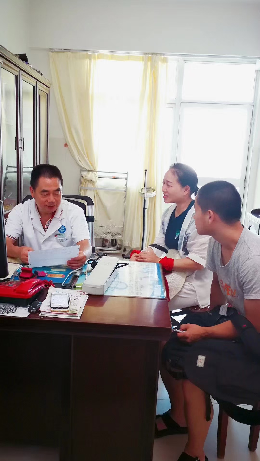 1738724477293861.jpg 19年帮扶青少年住院手术期间2.jpg