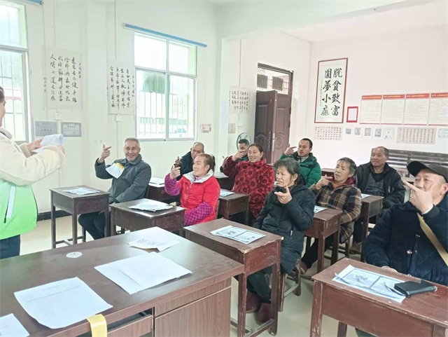 1738935825337954.jpg 认真聆听.jpg