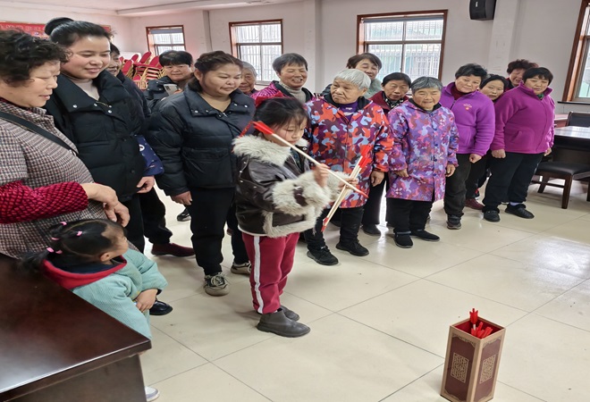 震泽镇 新年游园会  笑迎春风暖.jpg