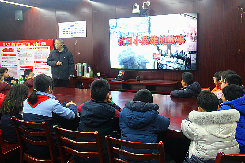 3江苏省南京市玄武区关工委“大思政”新春第一课走进社区讲述抗日小英雄故事 (3).jpg