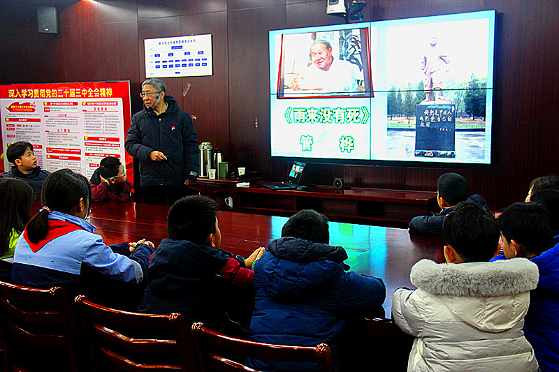 5江苏省南京市玄武区关工委“大思政”新春第一课走进社区讲述抗日小英雄故事 (5).jpg
