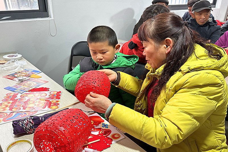 仙鹤门社区关工委开展“元气满满  宵声满园”元宵节主题活动(2).jpg