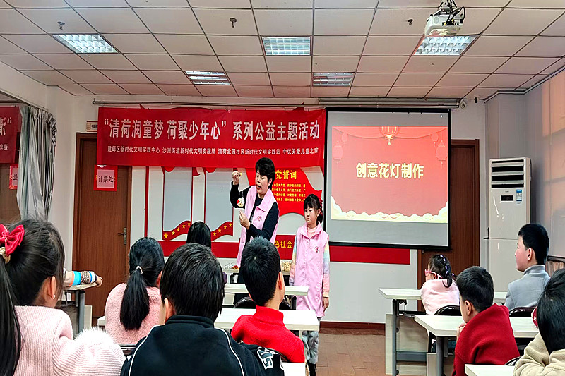 南京市建邺区沙洲街道清荷北园社区开展“花灯耀元宵，少年展风采” 元宵主题活动(1).jpg