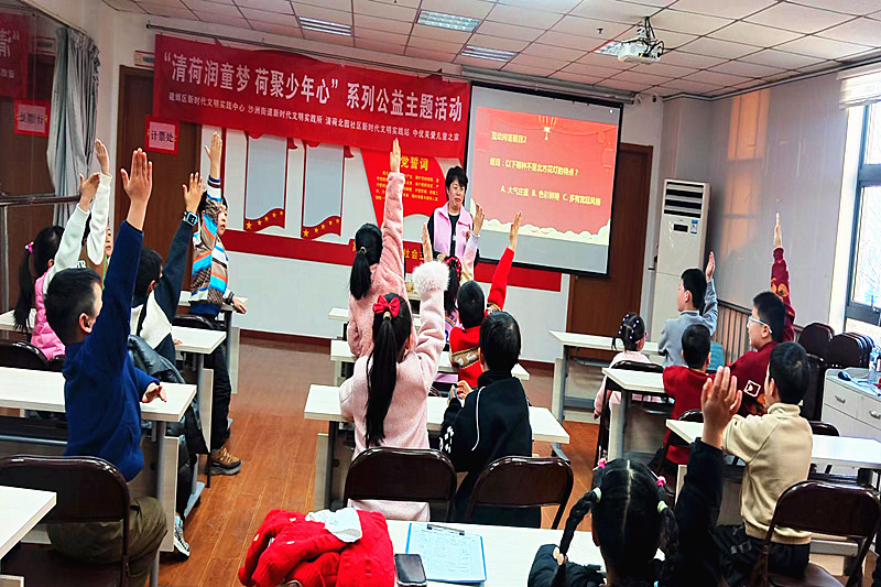 南京市建邺区沙洲街道清荷北园社区开展“花灯耀元宵，少年展风采” 元宵主题活动(2).jpg