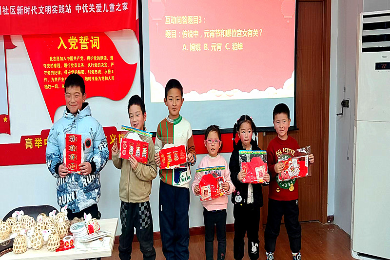 南京市建邺区沙洲街道清荷北园社区开展“花灯耀元宵，少年展风采” 元宵主题活动(5).jpg