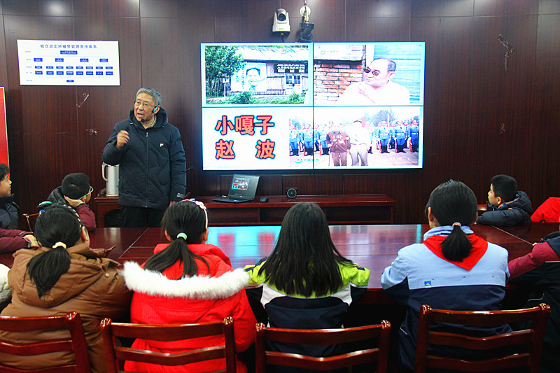 玄武湖街道关工委联合组织“五老”“大思政课”进社区宣讲抗日小英雄故事(4).jpg