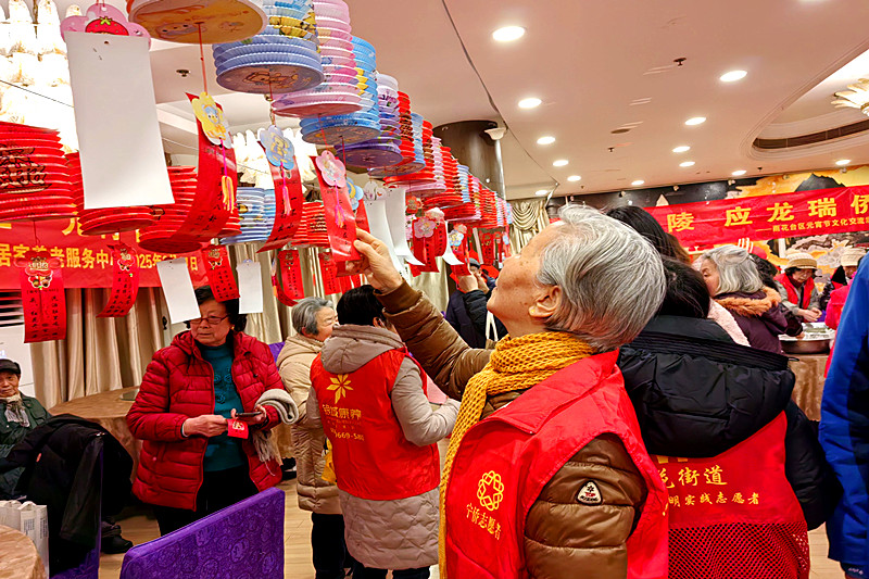 江苏省南京市雨花台区幸福竹园社区关工委联合开展“团圆喜乐启新程”元宵节主题活动(4).jpg