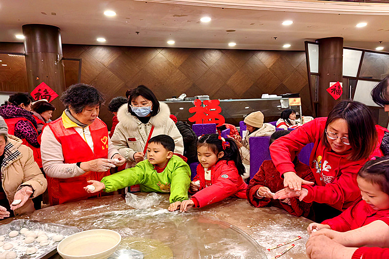 江苏省南京市雨花台区幸福竹园社区关工委联合开展“团圆喜乐启新程”元宵节主题活动(5).jpg