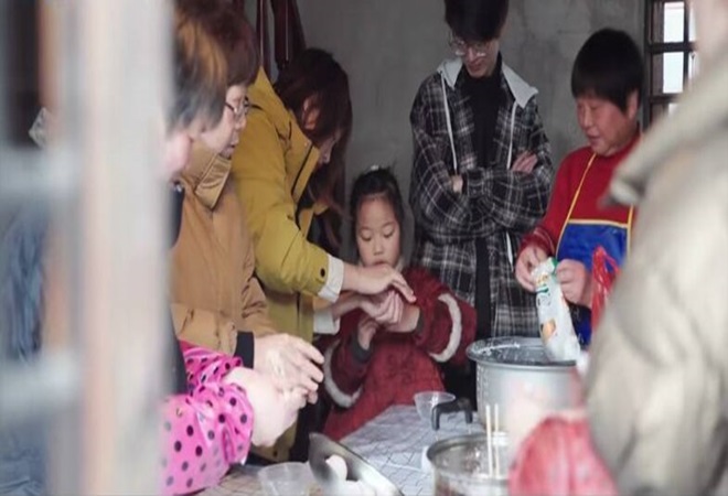 流光溢彩处 喜乐元宵来——铜罗中学开展“庆元宵”系列活动3.闹元宵，品汤圆。_proc.jpg