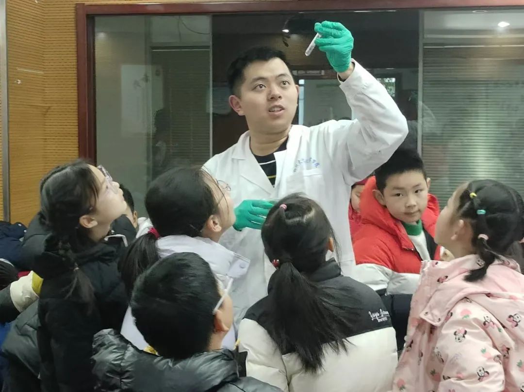 1739502840140969.jpg 640.jpg