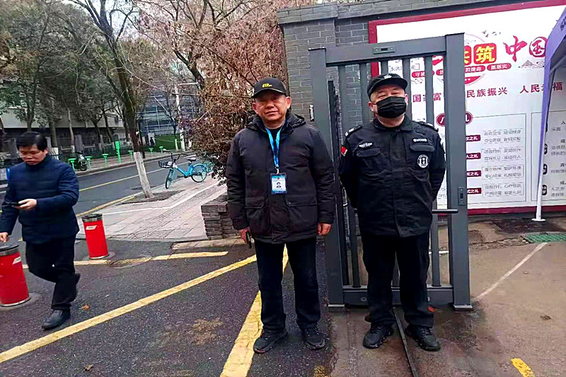 玄武区梅园新村派出所关工站积极组织“五老”志愿者开展护学岗活动 (3).jpg