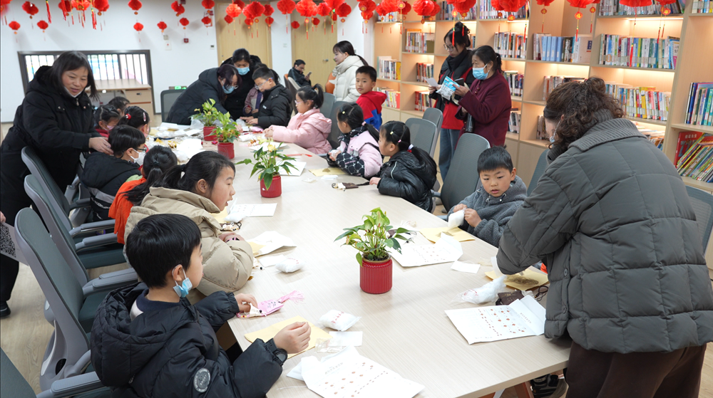 1739771999205218.png 青枫社区:药香满社区,香囊寄童趣3_副本.png