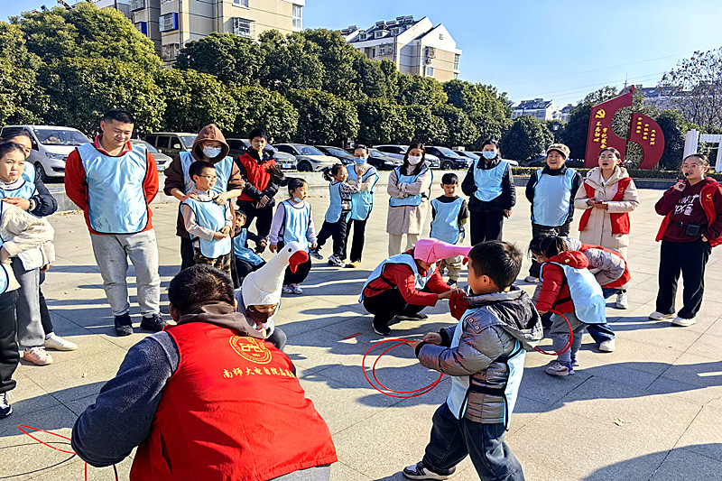 江苏省南京市栖霞区栖霞街道五福家园社区关工委组织亲子趣味运动会(3).jpg