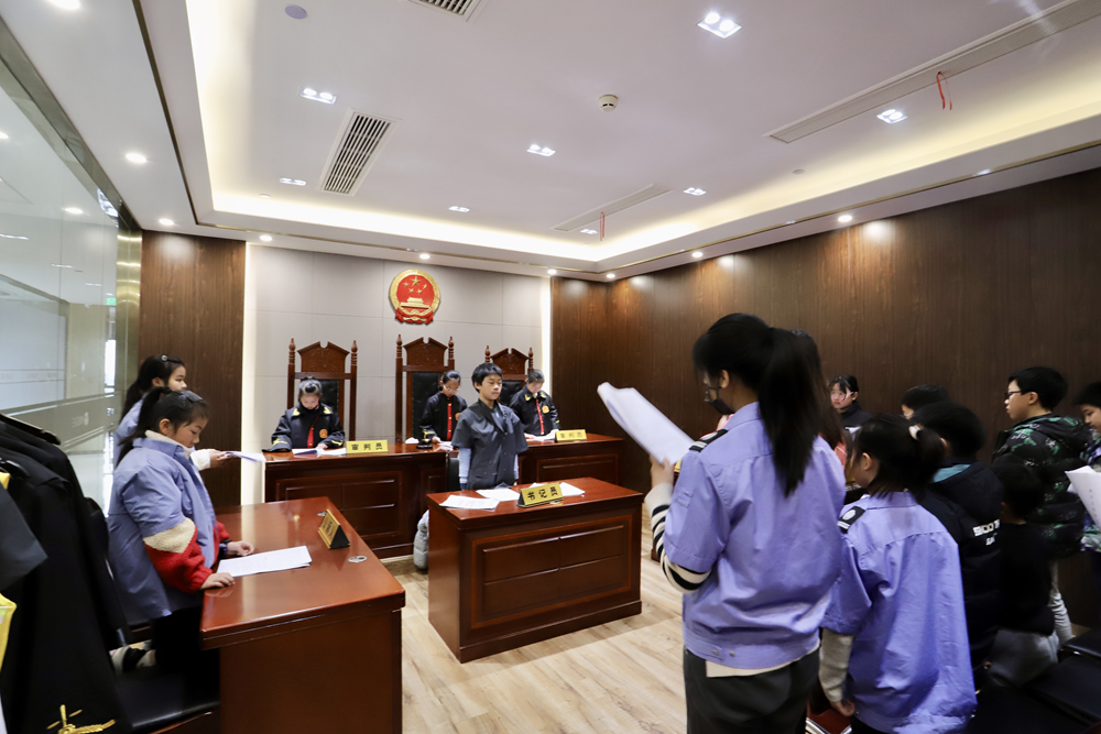 同心湖社区“普法童行 同行守法”模拟法庭活动2_副本.png