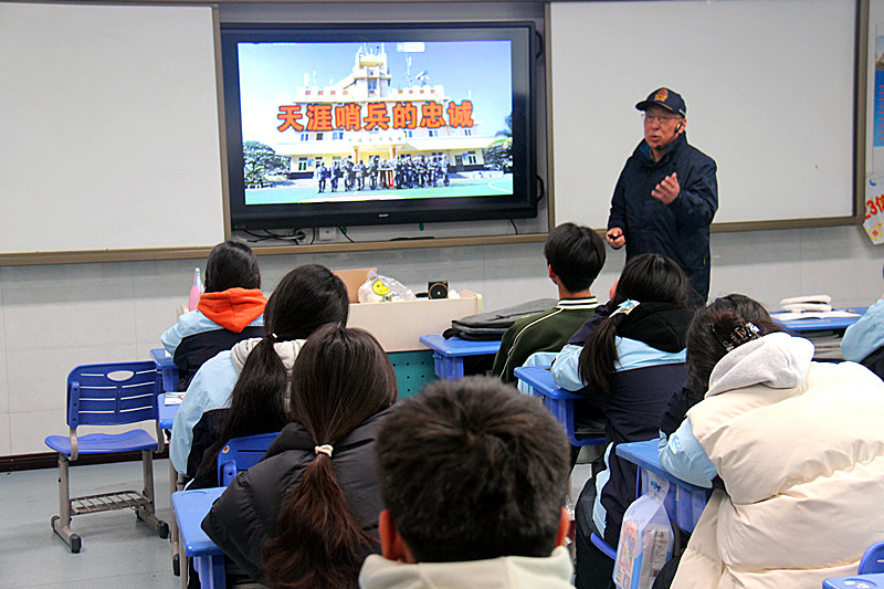 江苏省南京市玄武区玄武湖街道关工委联合开展“五老”“大思政课”进校园活动(6).jpg