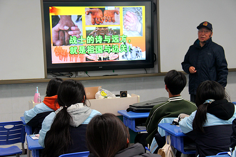 江苏省南京市玄武区玄武湖街道关工委联合开展“五老”“大思政课”进校园活动(7).jpg