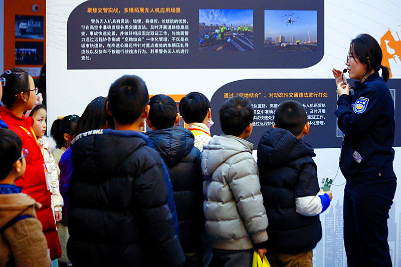 江苏省南京市建邺区沙洲街道莲花北苑社区关工委开展“安全莲盾 护航成长”活动(1).jpg