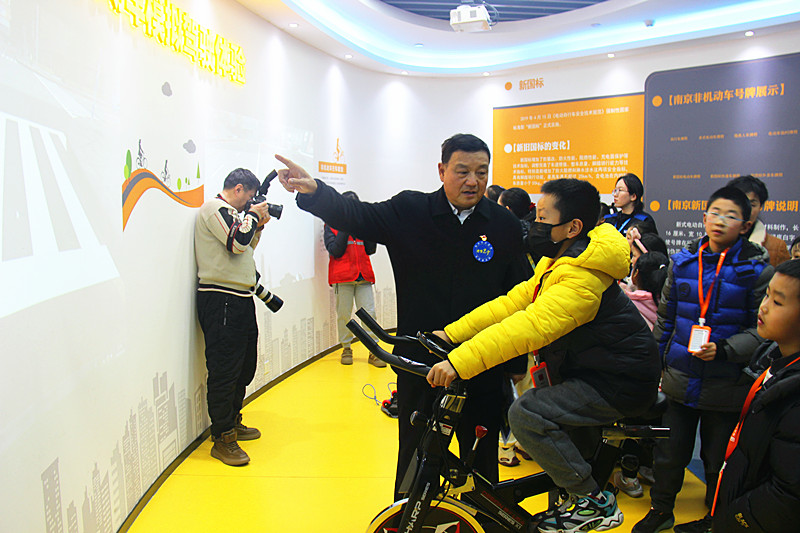 江苏省南京市建邺区沙洲街道莲花北苑社区关工委开展“安全莲盾 护航成长”活动(2).jpg