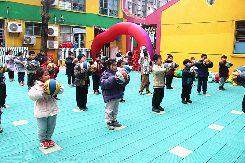 江苏省南京市玄武区玄武湖街道关工委联合组织开展青少年篮球培训，助力篮球梦启航 (1).jpg