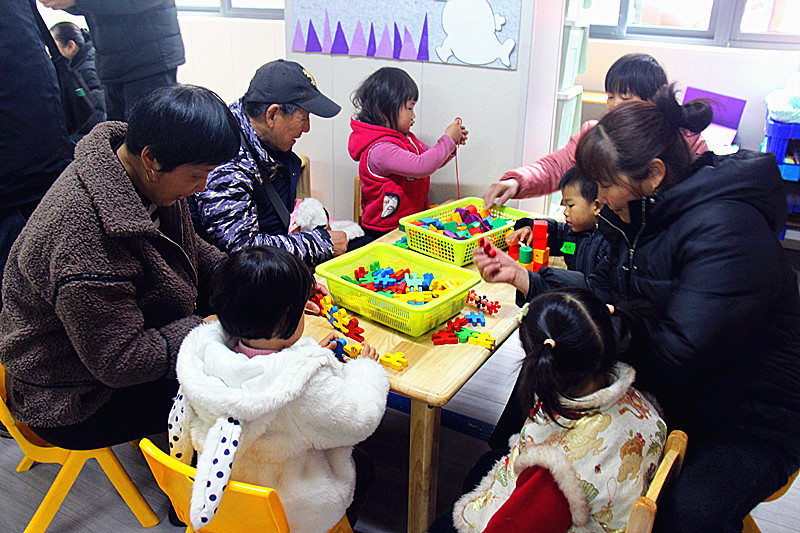 玄武湖街道关工委联合幼儿园开展“0到3岁”亲子活动，共筑温馨童年(4).jpg