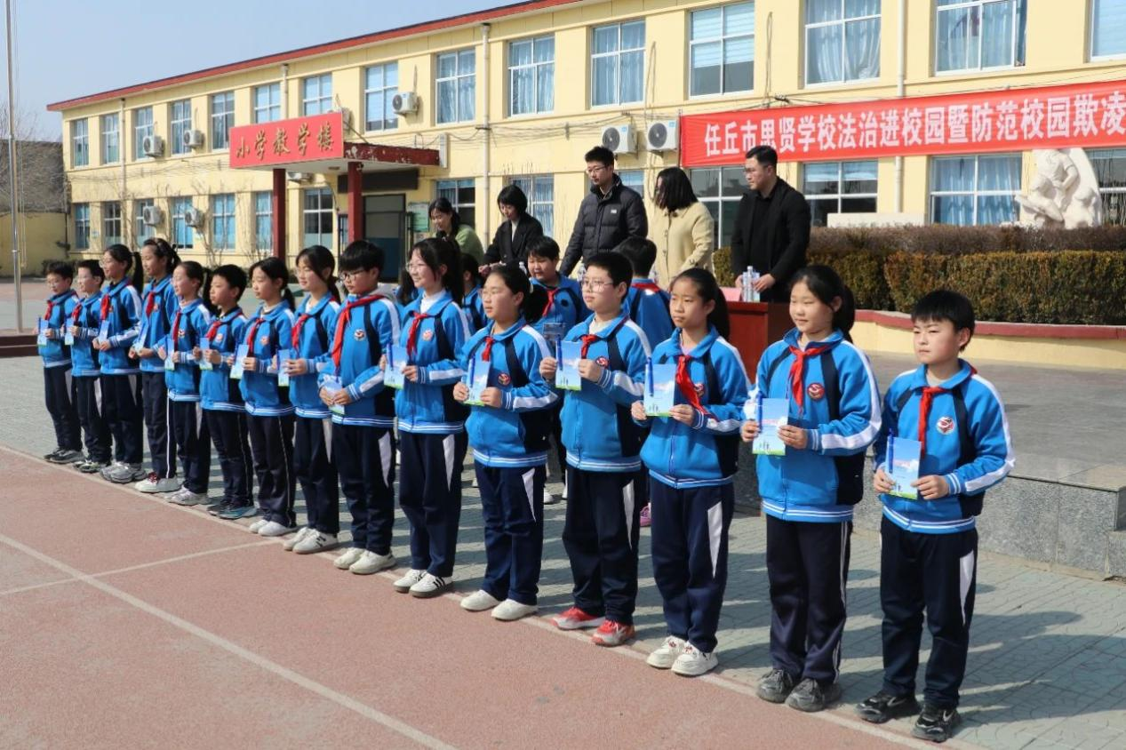 68任丘司法局关工委开展法治进校园.png