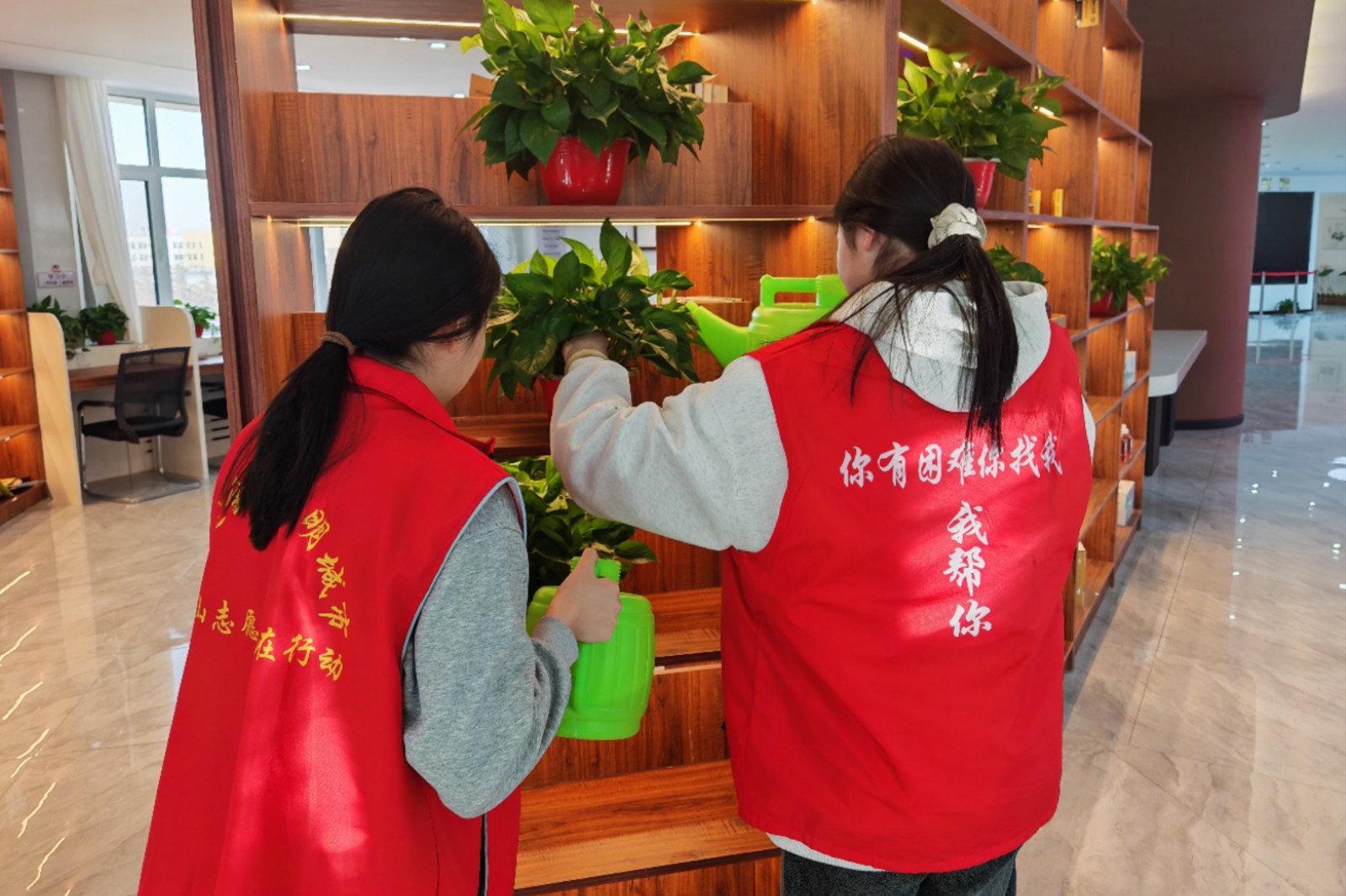 1740966363170489.jpg 元宝山区西城街道新景四季东社区关工委“ 青春奉献社区 实践点亮未来”活动照片3_副本.jpg