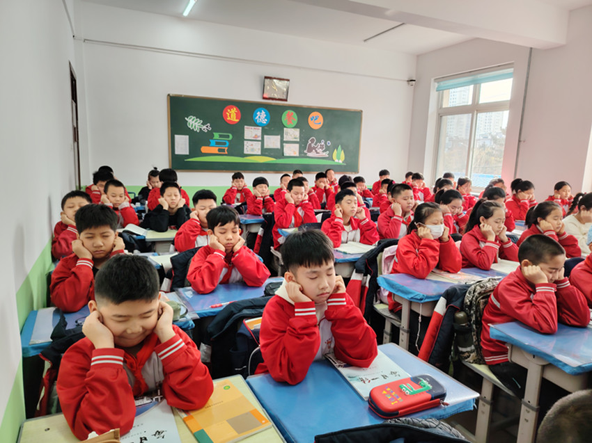 元宝山区平矿二小文明齐步走 路队展风采活动照片5_副本.jpg