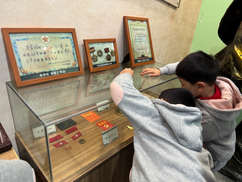 中街社区“听老兵讲故事 传承红色精神”学雷锋活动1_副本.jpg