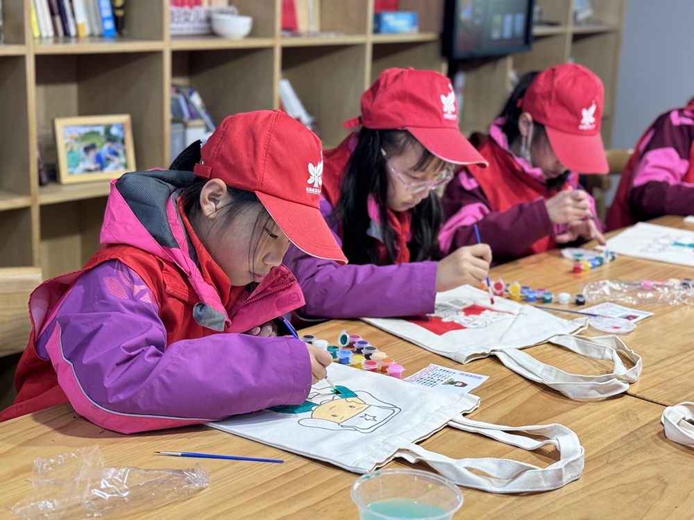 1741139742526956.jpg 同心湖社区:萌芽雷锋情 童真暖人心1.jpg