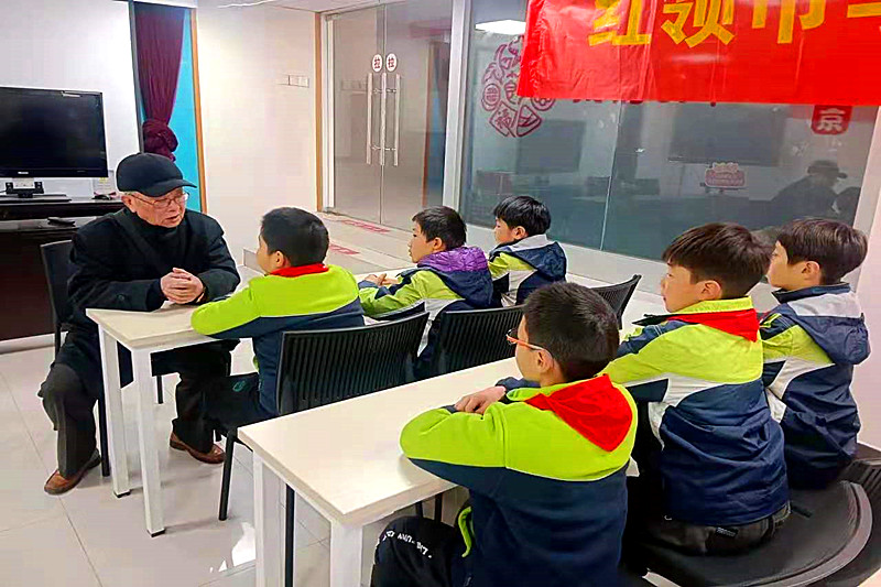 江苏省南京市玄武区玄武湖街道东方城社区关工委：红领巾寻访老党员，传承红色基因(2).jpg