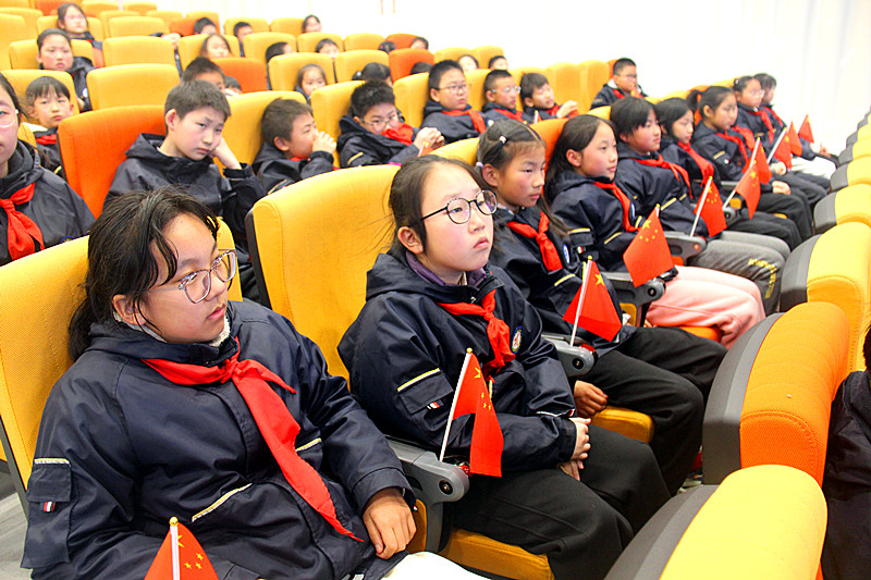 玄武区关工委2025年度主题教育活动启动仪式在中央路小学成功举行 (11).jpg