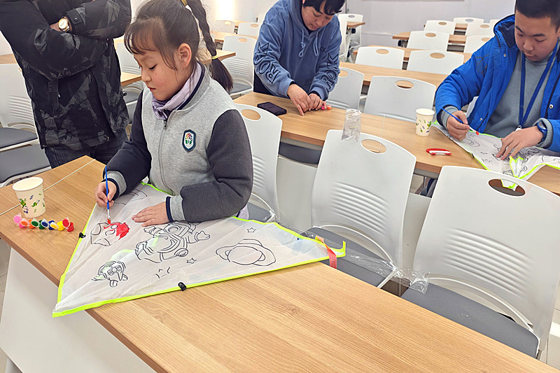 江苏省南京市六合区雄州街道观滁社区关工委举办“童趣相伴 约会春天”科普文化活动(2).jpg