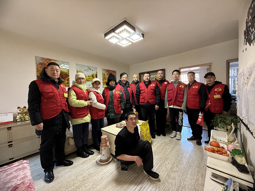 元宝山区平庄城区街道星海社区关工委新春慰问残疾人活动照片3_副本.jpg
