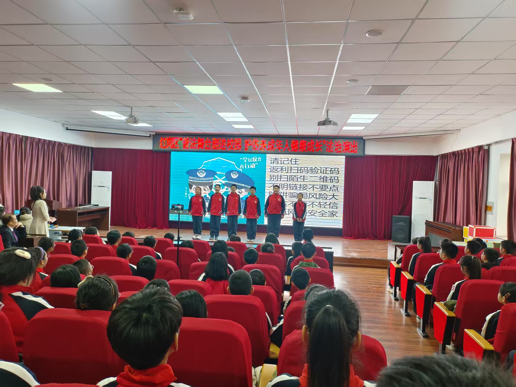 普法剧进校园首场演出 (2).jpg