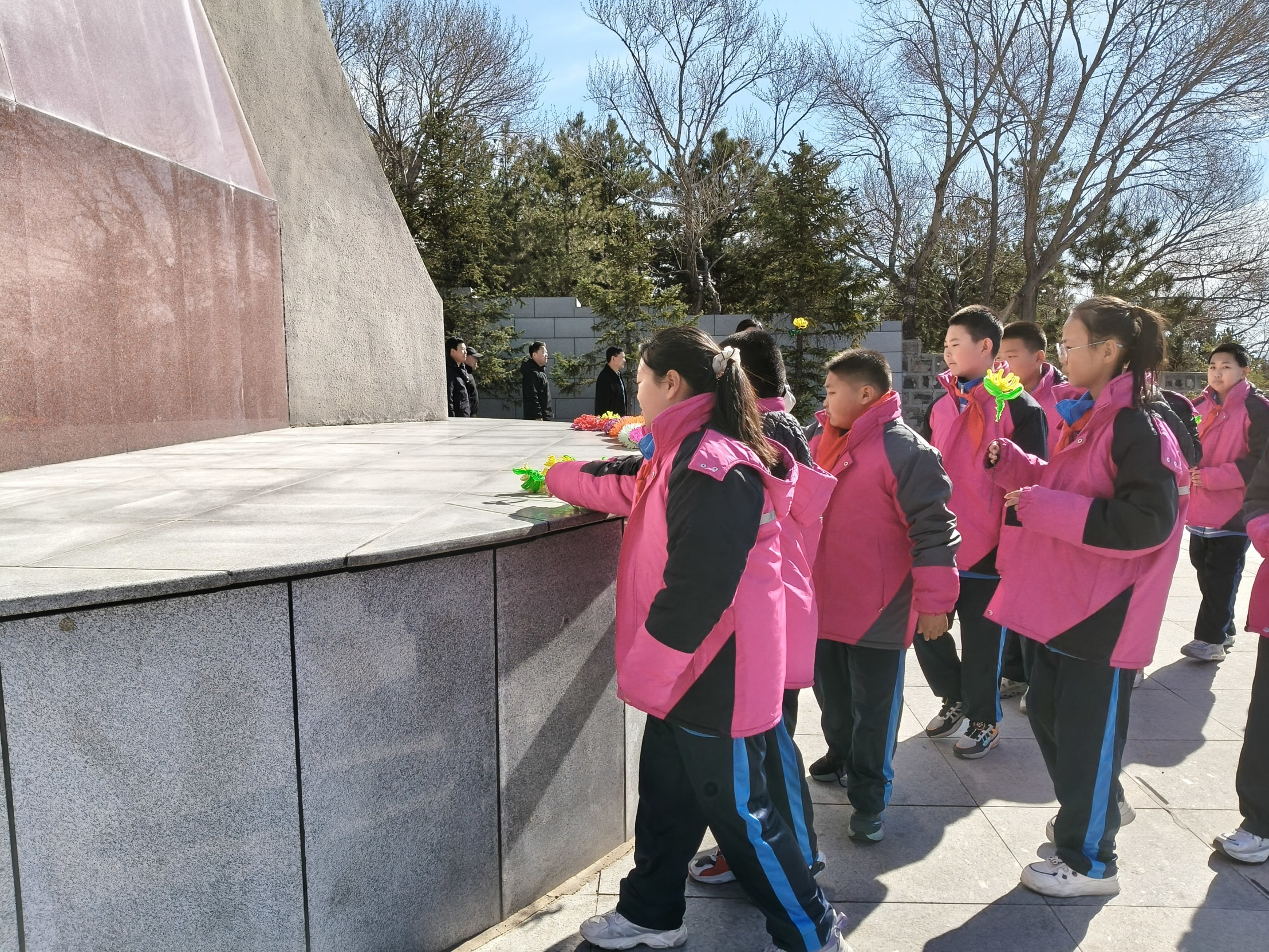 元宝山区向阳小学清明节活动照片3_副本.jpg