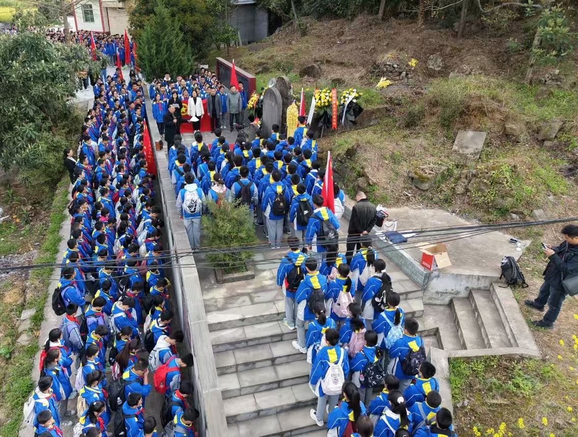 1744011521436270.jpg 苍白.jpg