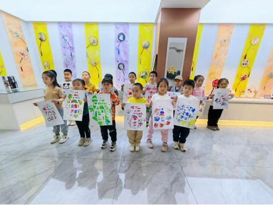 元宝山区西城街道新景四季东社区、第七幼儿园创意拓印，童梦飞扬活动照片3.jpg