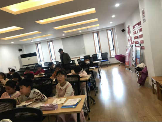 同里镇鱼行社区 “五老”倾心育幼苗2.png