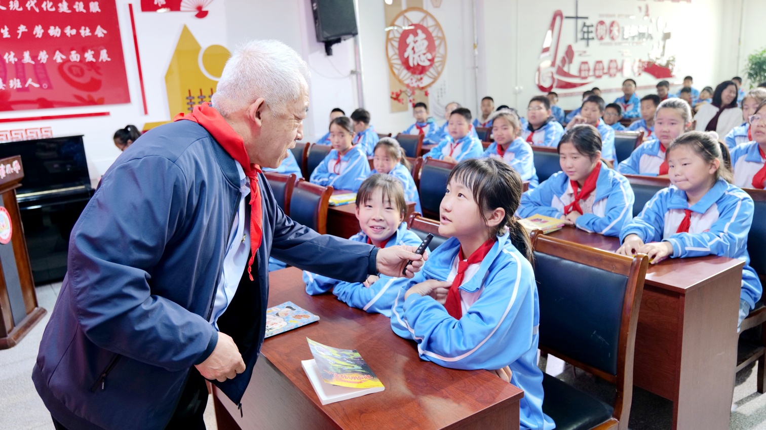 元宝山区元宝山镇建昌营小学关工委“‘五老’进校园活动照片2_副本.jpg
