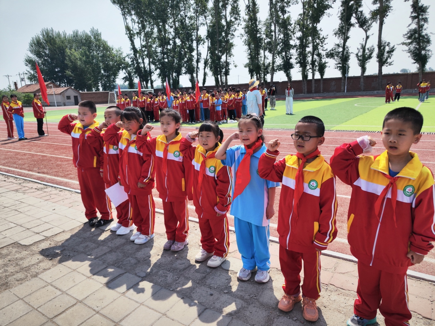 元宝山区马蹄营子学校入队仪式照片6_副本_副本.jpg