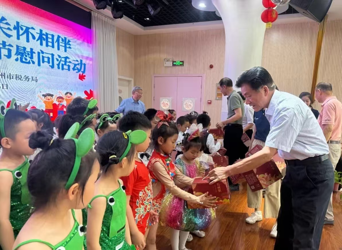 1749019648835342.jpg 六一走访暖童心2.jpg