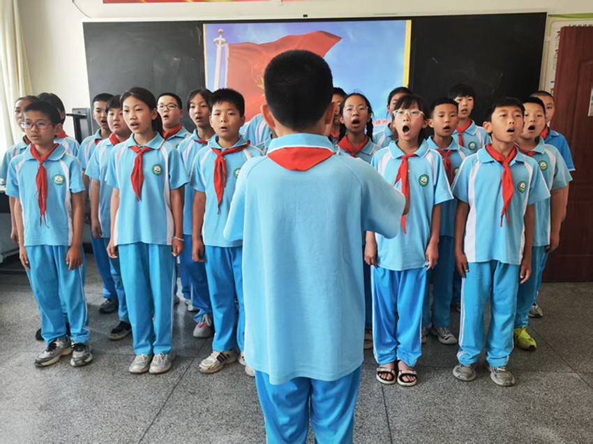 1750038728232733.jpg 元宝山区马蹄营子小学“红领巾相约红色中国梦”活动照片3_副本.jpg