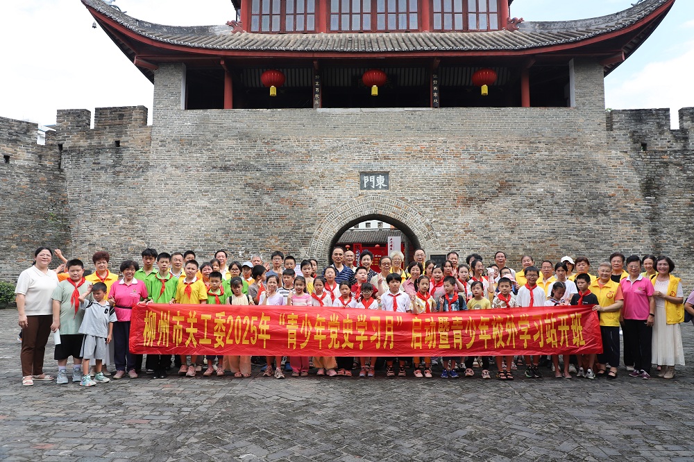 1751862051993813.jpg 活动合影.jpg