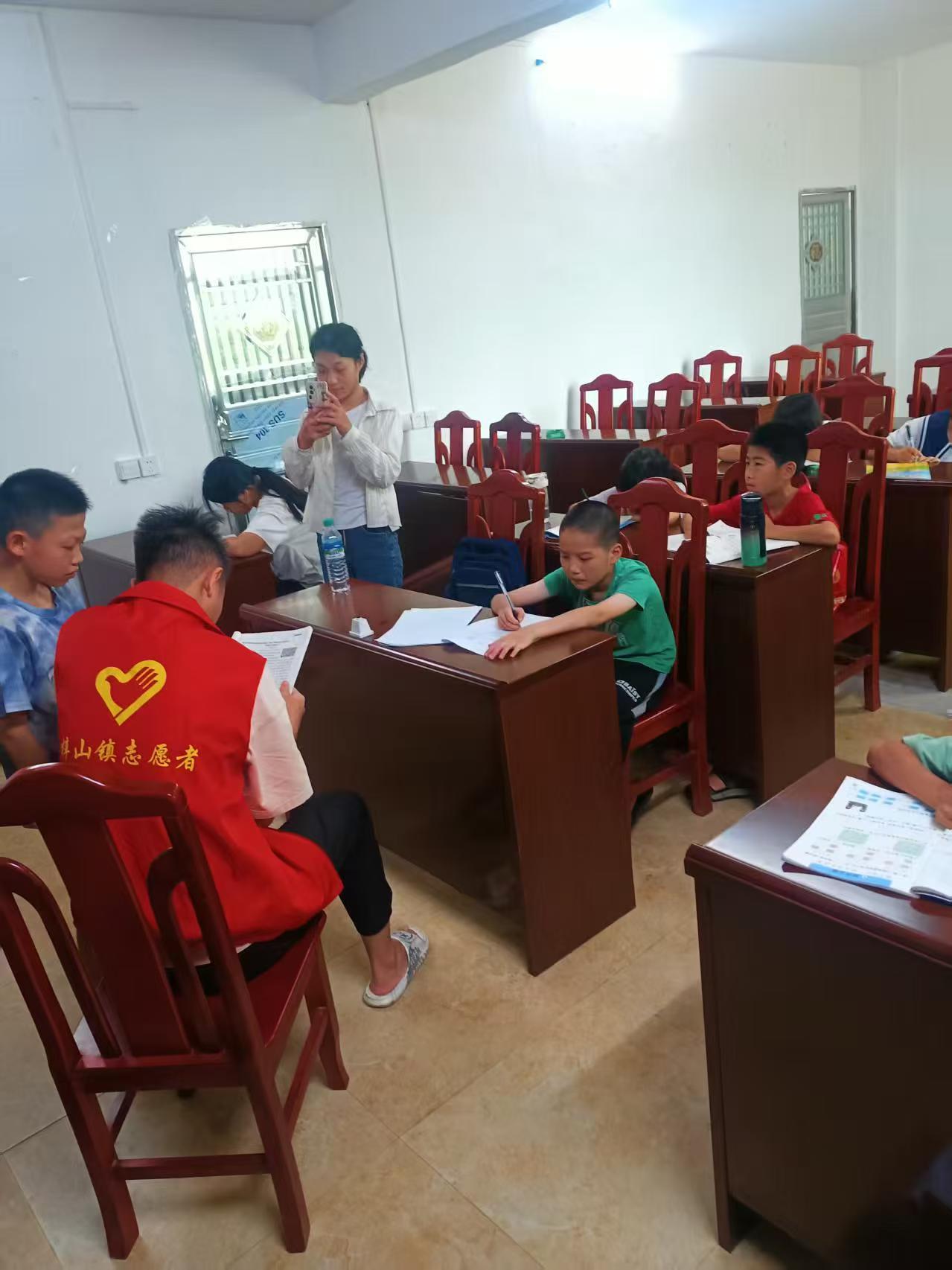 志愿者辅导作业.jpg