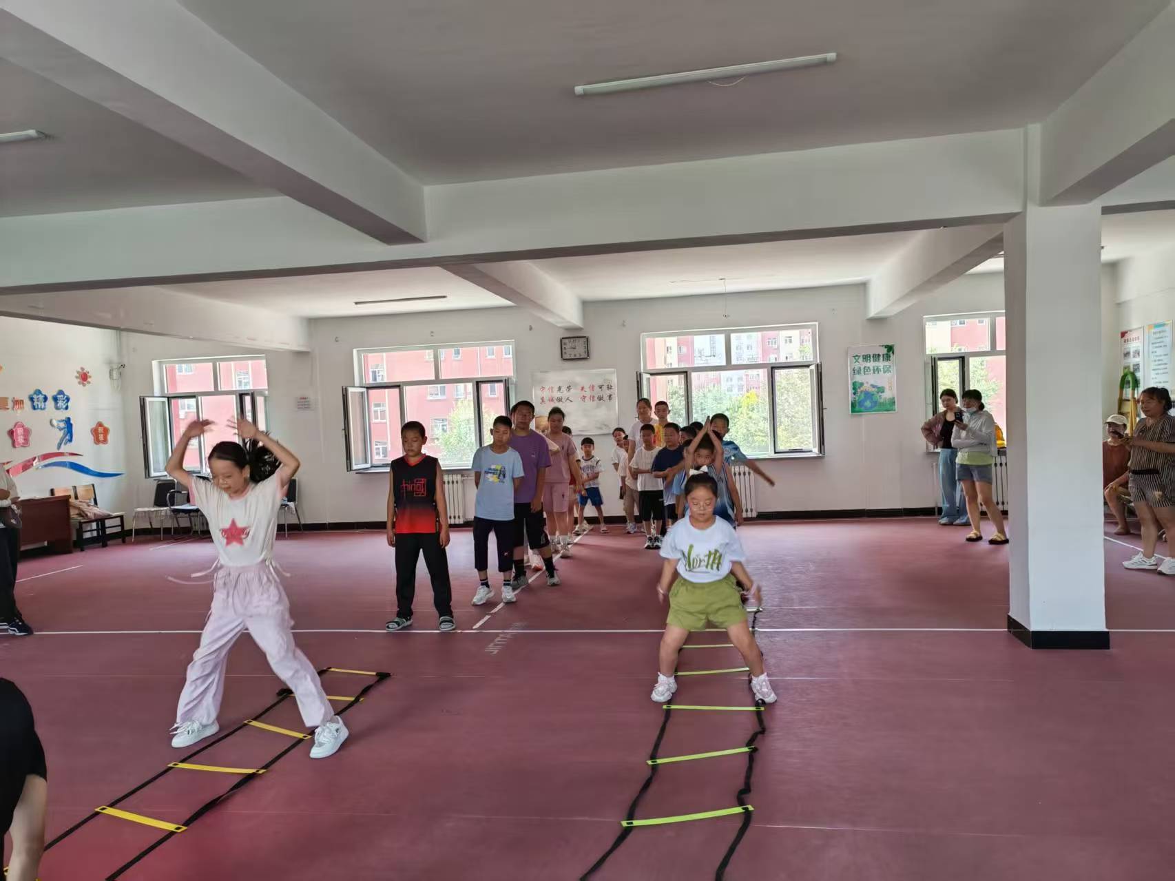 元宝山区西城街道阳光社区开展“小小运动家 健康大能量”活动照片1.jpg