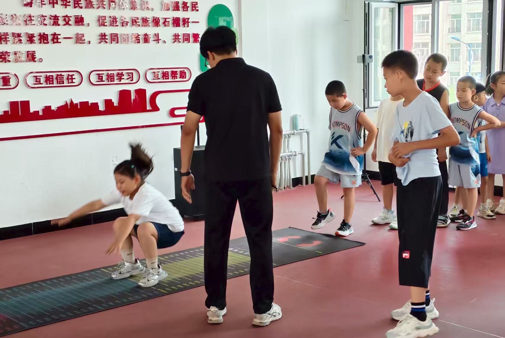 元宝山区西城街道阳光社区开展“小小运动家 健康大能量”活动照片3.jpg