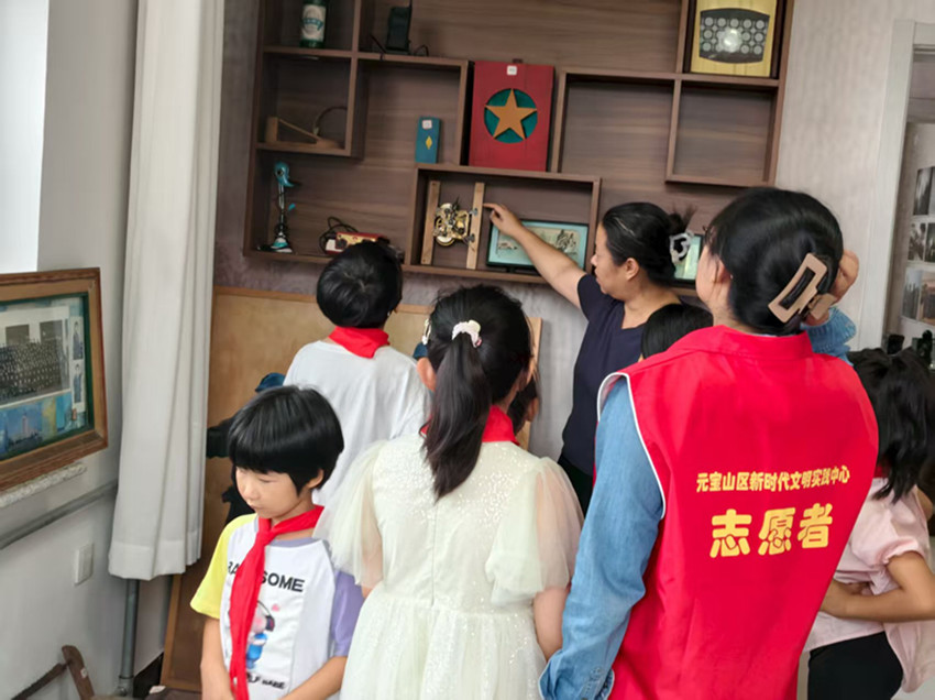 元宝山区城区街道太阳神社区：感悟矿工精神 传承红色基因活动照片5_副本.jpg