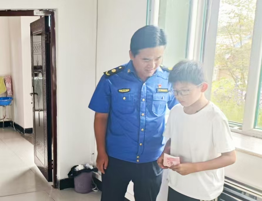 1755951017333001.jpg 城管1.jpg