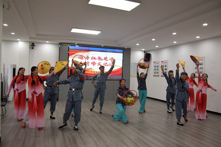 元宝山区西城街道关工委“追寻红色足迹 聆听烽火记忆”主题活动照片5_副本.jpg